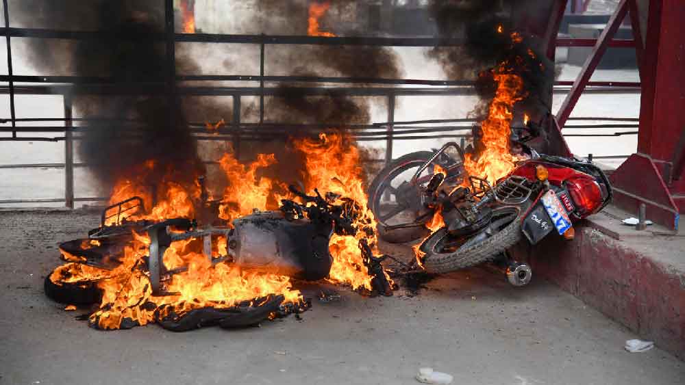 অগ্নিপথ-বিক্ষোভে অগ্নিগর্ভ দেশের নানা প্রান্ত।