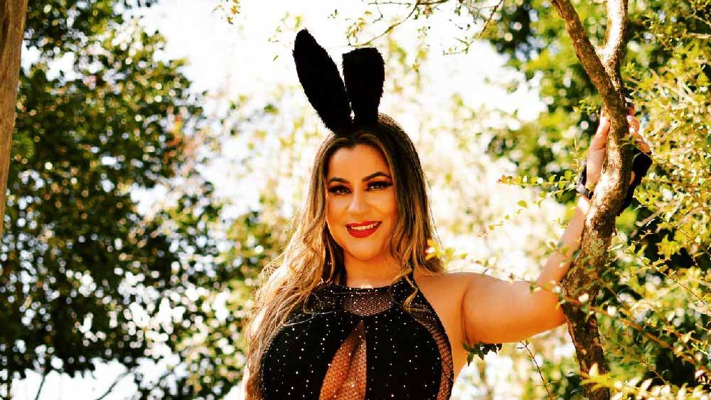 ব্রাজিলের সাও পাওলোতে অগস্ট মাসে এই প্রতিযোগিতার ফাইনাল অনুষ্ঠিত হওয়ার কথা। তার আগেই ওয়েবসাইটে জনগণের ভোট এবং জনপ্রিয়তার নিরিখে শীর্ষ স্থানে রয়েছেন জুলি।