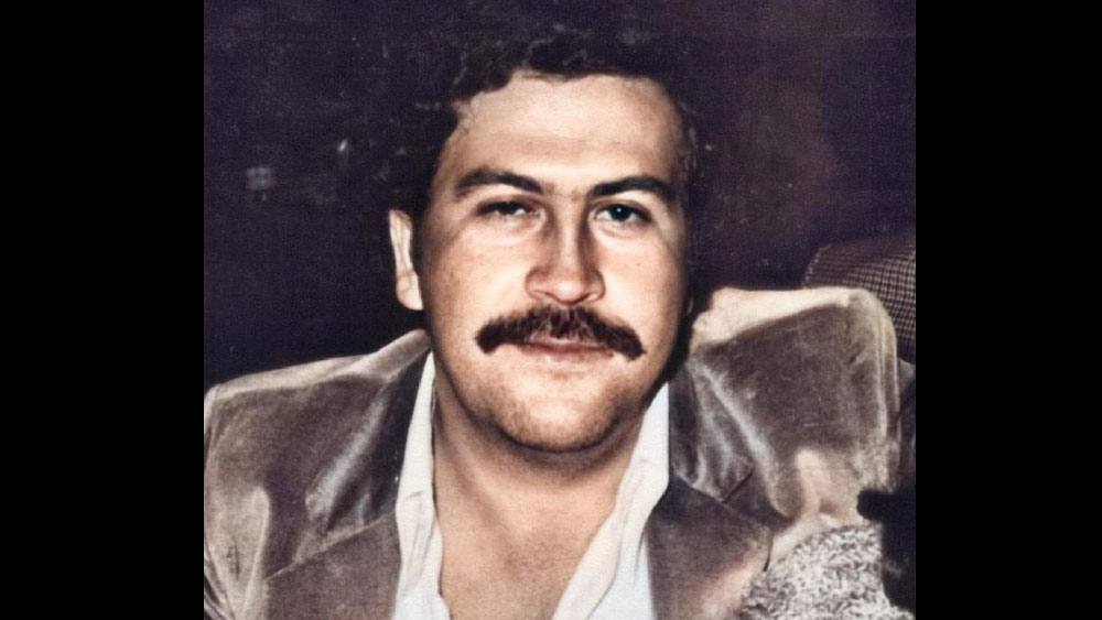 বিশ্বের মাদক সম্রাট বলতে যাঁর নাম প্রথম মাথায় আসে, তিনি হলেন পাবলো এস্কোবার। এ ছাড়াও এই তালিকায়  আছে জোকুইন গাজম্যান, ফ্রাঙ্ক লুকাস, দারিয়ো আন্তনিওদের মতো কুখ্যাতদের নাম। 