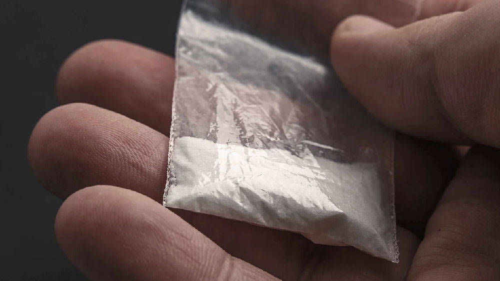 কুখ্যাত মাদক মাফিয়া বলতে আমাদের চোখের সামনে মূলত পুরুষের চেহারাই ভেসে আসে। তবে এই মাদক ‘সম্রাট’দের ভিড়ে একাধিক ‘সম্রাজ্ঞী’ও ছিলেন। যাঁদের দৌরাত্ম্যে নাকানিচোবানি খেতে হয়েছিল তাবড় তাবড় পুলিশ এবং গোয়েন্দাকর্তাকে।