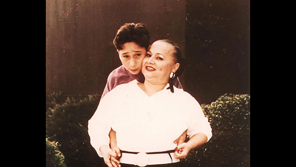 নিজের ‘গডমাদার’ নাম সার্থক করার জন্য ‘দ্য গডফাদার’ সিনেমা থেকে অনুপ্রাণিত হয়ে ছোট ছেলের নাম দেন  মাইকেল (মাইকেল কোরলিওনে ছিলেন ‘দ্য গডফাদার’ সিরিজের তিন সিনেমার মুখ্য চরিত্র এবং ভিটো কোরলিওনের ছোট ছেলে)।