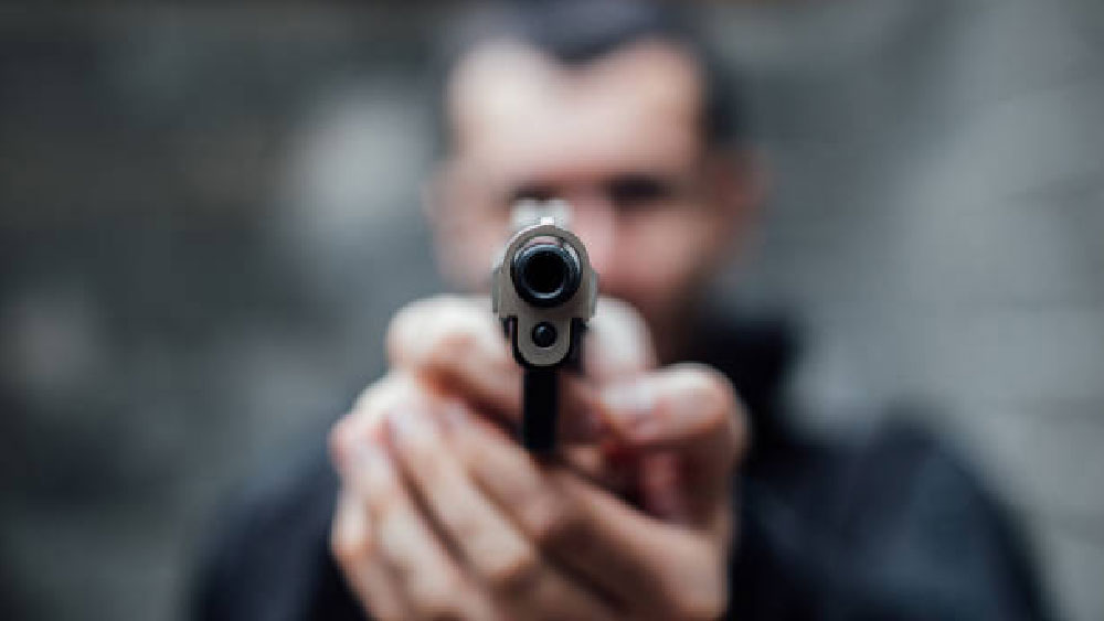 ঘটনাচক্রে, একই ভাবে প্রকাশ্য দিবালোকে একটি দোকানের কাছে মাংস কেনার সময় গুলি চালানো হয় ‘গডমাদার’ ব্ল্যাঙ্কোর উপরে। তবে তাঁর ভাগ্য সহায় হয়নি। মারা যান ব্ল্যাঙ্কো।