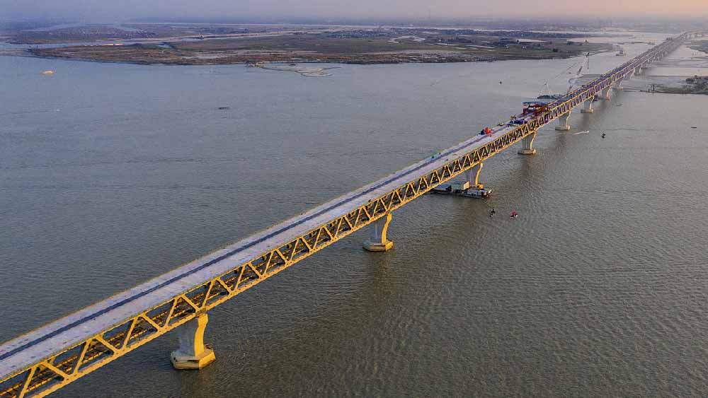 বাংলাদেশ সরকারের টাকাতেই পদ্মা সেতু তৈরি হয়েছে বলে স্পষ্ট ভাবে জানানো হয়েছে। 