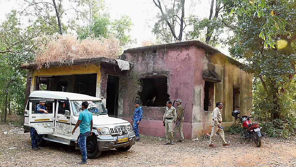 তদন্তে নেমে পুলিশের কাছে আরও ভয় ধরানোর মতো তথ্য উঠে  আসে। জানা যায়, খুন-ধর্ষণের পর ভাল-মন্দ খাবার খেয়ে মদ্যপান করে রীতিমতো ‘ফুর্তি’ করত সে। 