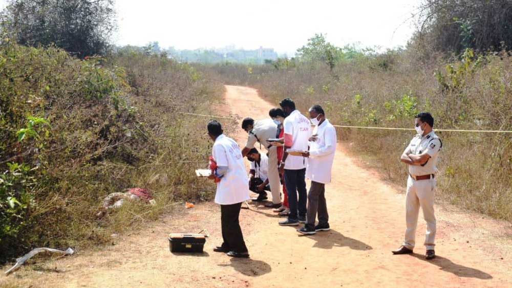 কিন্তু পরিযায়ী শিশুরা কী এমন দোষ করল যে, তাদের এমন ভয়ঙ্কর পরিণতি ঘটাল দরবরা। জানা যায়, পরিযায়ী শিশুদের ঘৃণার চোখে দেখত সে। তাই ক্রোধের বশে তাদের সঙ্গে এ হেন ‘বর্বরোচিত’ কাজ করত দরবরা। 