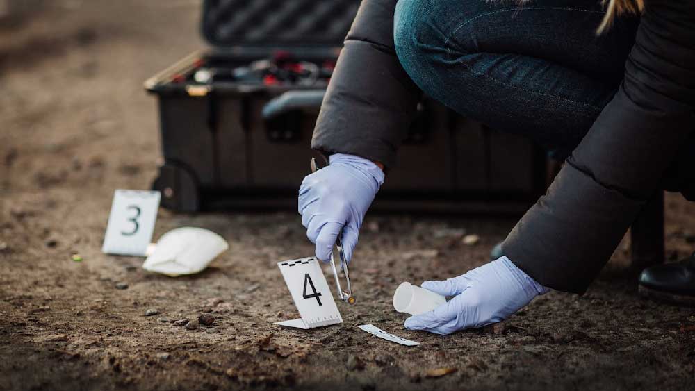  দু’টি খুনের মামলায় তাকে দোষী সাব্যস্ত করা হয়েছিল। যাবজ্জীবন সাজা দেওয়া হয়েছিল ওই খুনিকে। 