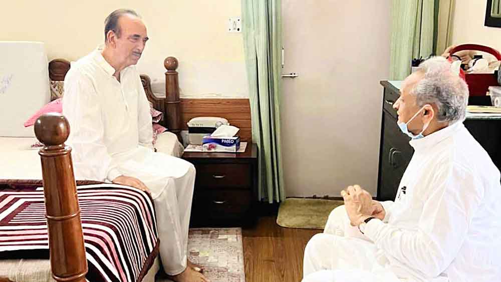 আলোচনা: গুলাম নবি আজাদের বাসভবনে সৌজন্য সাক্ষাতে অশোক গহলৌত