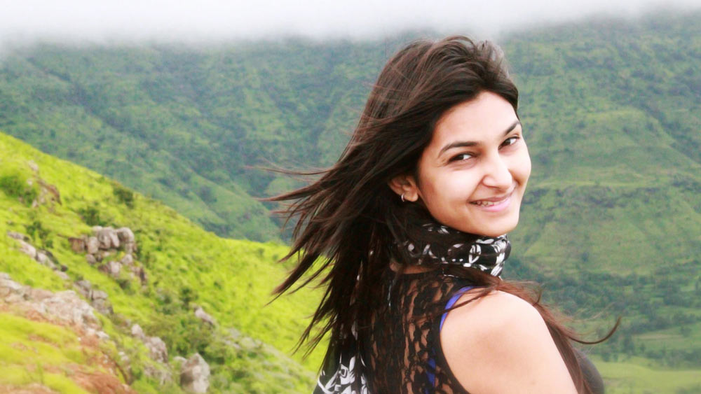 সে দিনের কথা মনে পৌলোমী বলেন, ‘‘আমি যে বেঁচে ফিরব, সেটাই বিস্ময়ের ব্যাপার ছিল ডাক্তারবাবুদের কাছেও। কারণ, এই রকম ইলেকট্রিক শক খেয়ে কেউ সাধারণ বাঁচেন না। ঘটনাস্থলেই মারা যান।’’