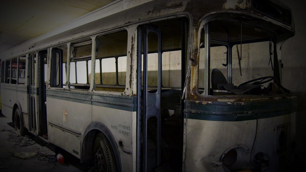 এই ঘটনার তদন্তে বেশ কয়েকটি প্রশ্ন উঠেছিল, যা নাকি আরও রহস্যময়। সারা দিন চলাচলের পর বাসটির পেট্রল ফুরিয়ে যাওয়াটাই স্বাভাবিক। তা সত্ত্বেও গন্তব্য থেকে ১০০ কিলোমিটার দূরে বাসটি কী ভাবে পৌঁছল? তদন্তকারীদের দাবি ছিল, বাসটির উদ্ধারের সময় জ্বালানীর ট্যাঙ্কে পেট্রলের বদলে তাজা রক্ত পাওয়া গিয়েছিল।