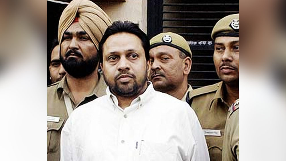 যুব কংগ্রেস দলের সদস্য ছিলেন নয়না। তাঁর স্বামী সুশীল শর্মাও একই দলের সদস্য ছিলেন। দুর্ভাগ্যবশত, নিজের স্বামীর হাতেই খুন হতে হয় নয়নাকে।  