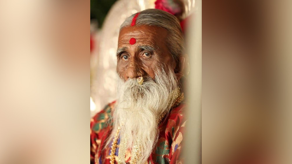 কিন্তু পর পর দু’বার গবেষণার পরেও কোনও সমাধান খুঁজে পাননি কেউই। বরং, তাঁর জিভের উপর অদ্ভুত আকারের একটি ছিদ্র লক্ষ করেছিলেন চিকিৎসকেরা।