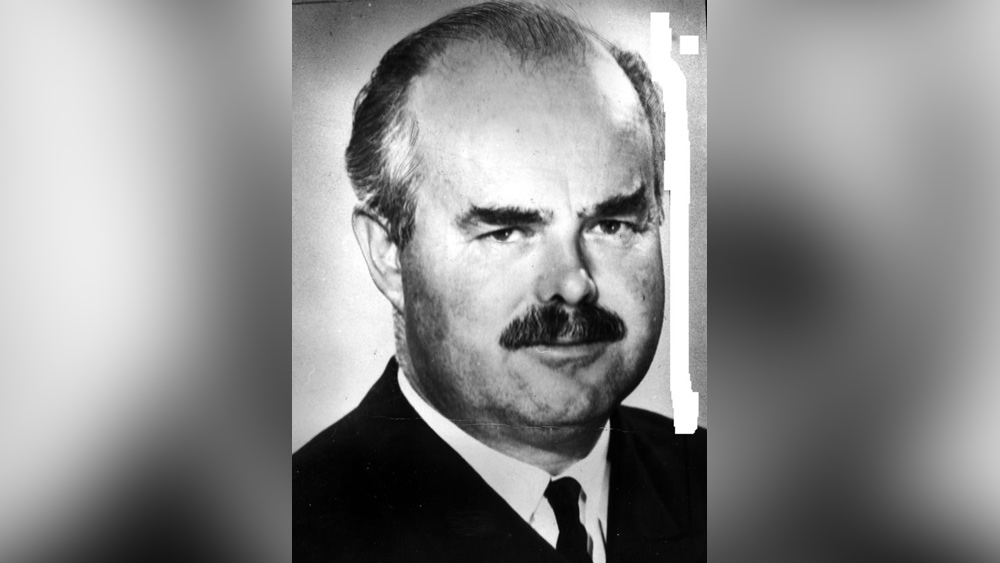 জানা যায়, বিমানটির টেক-অফের প্রায় এক ঘণ্টা আগে পাইলট স্ট্যানলি কে’র সঙ্গে তীব্র বাদানুবাদ বাধে সহকর্মী ফ্ল্যাভেসের।