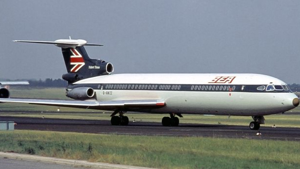 ‘কে মাস্ট গো’, এই লেখা-সহ স্ট্যানলির ছবি চতুর্দিকে ছড়িয়ে দেওয়া হয়।