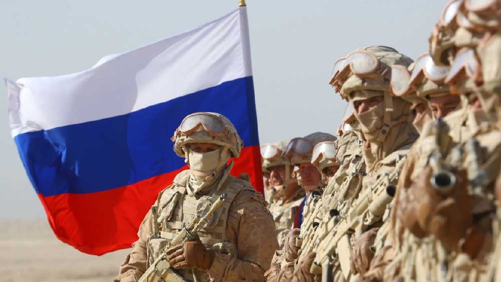 রাশিয়ায় সেনাবাহিনীতে যোগ দেওয়ার নিয়ম বেশ কঠিন। সদ্য সেনাদলে যোগ দেওয়া সদস্যদের প্রায়শই উচ্চপদস্থ কর্মকর্তাদের নির্যাতন সহ্য করতে হয় বলে অভিযোগ। সে দেশে এই প্রক্রিয়া ‘হ্যাজিং’ নামে পরিচিত। তবে রাশিয়া অন্য দেশের সঙ্গে সামরিক সঙ্ঘাতের সময় প্রশিক্ষণ না-পাওয়া সৈন্যদের ব্যবহার করে বলেও দুর্নাম রয়েছে। ইউক্রেন এবং চেচনিয়ার সঙ্গে রাশিয়ার যুদ্ধ এর প্রকৃষ্ট উদাহরণ।