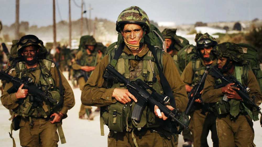 ১৯৪৯ সালের  ইজরায়েলের নিরাপত্তা পরিষেবা আইন অনুযায়ী আরবের ইজরায়েলিরা ছাড়া বাকি সব ১৮ বছর বয়সি ইজরায়েলির সেনাবাহিনীতে যোগ দেওয়া বাধ্যতামূলক। নিরাপত্তা বাহিনীতে যোগ দিতেই হবে ইহুদি, ড্রুজ বা সার্কাসিয়ান বংশোদ্ভূত ইজরায়েলিদের। পুরুষদের কমপক্ষে দু’বছর আট মাস এবং মহিলাদের দু’বছর সেনায় যুক্ত থাকার বিধি রয়েছে সে দেশে।