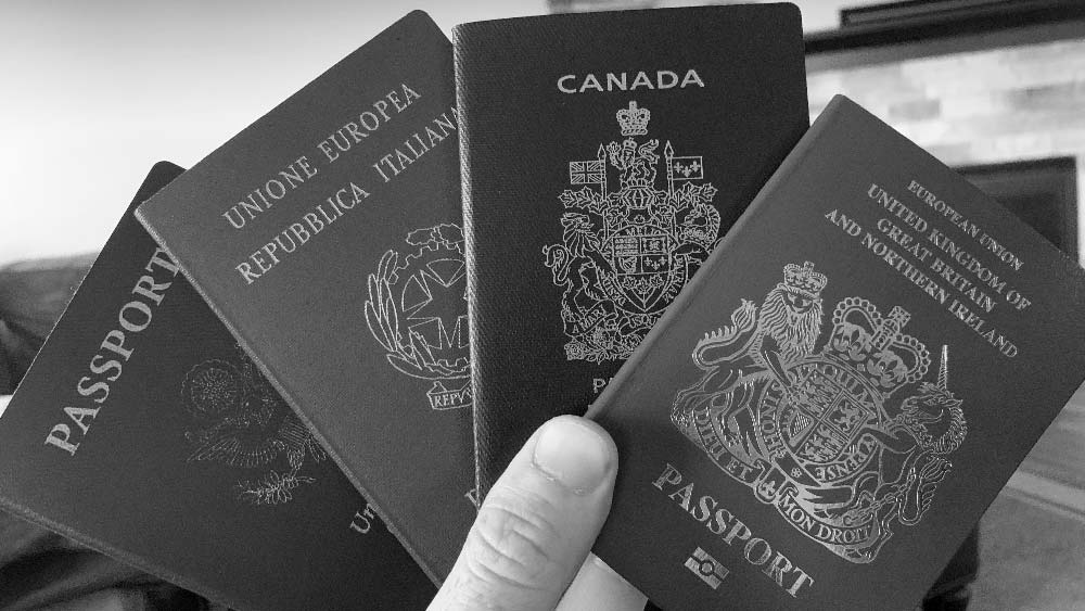 ১৯৮১ সালে বড়সড় আর্থিক লোকসানের মুখে পড়ে ব্র্যাঙ্কো অ্যাব্রোসিয়ানো। অনেকের দাবি, সে সময় কোটি কোটি পাউন্ড খুইয়ে বসেন ক্যালভি। পরের বছর তিনি ভুয়ো পাসপোর্ট জোগাড় করে লন্ডনে পালিয়ে যান বলে অভিযোগ।