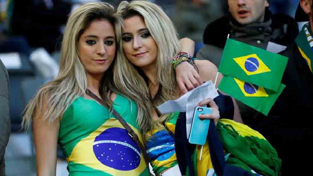 ফুটবল বিশ্বকাপে ব্রাজিলের সমর্থকরা।