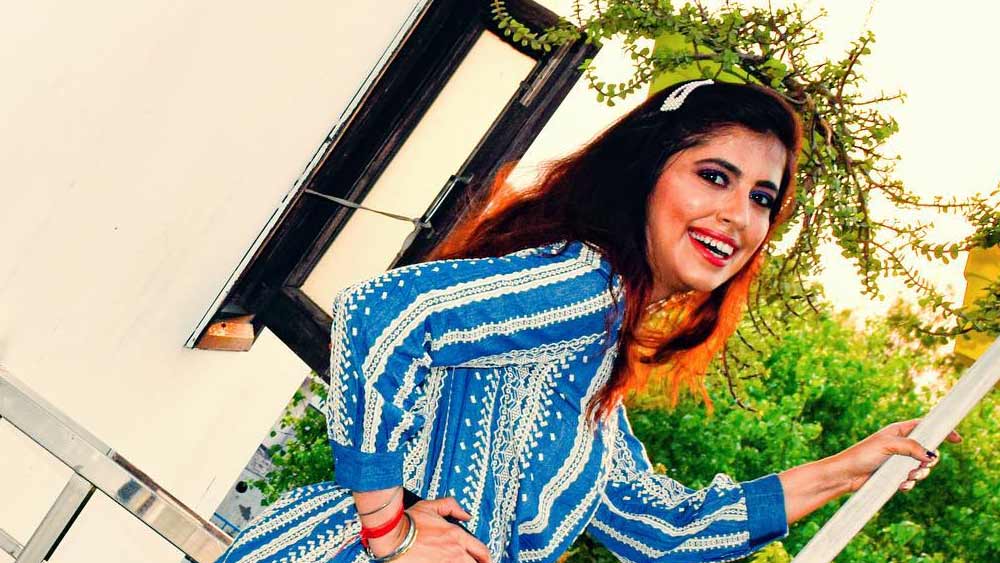 বিমানের গতিবিধি নিয়ন্ত্রণে আনতে মাঝআকাশেই সবক’টি ইঞ্জিন বন্ধ করে দেন মনিকা। তার পর ধীরে ধীরে বিমানটি রানওয়েতে নামিয়ে আনেন। এফও (ফার্স্ট অফিসার) বলপ্রীত সিংহ ভাটিয়ার অবদানও অনস্বীকার্য। অবতরণের সময় মনিকাকে যথেষ্ট সহায়তা করেছিলেন তিনি।