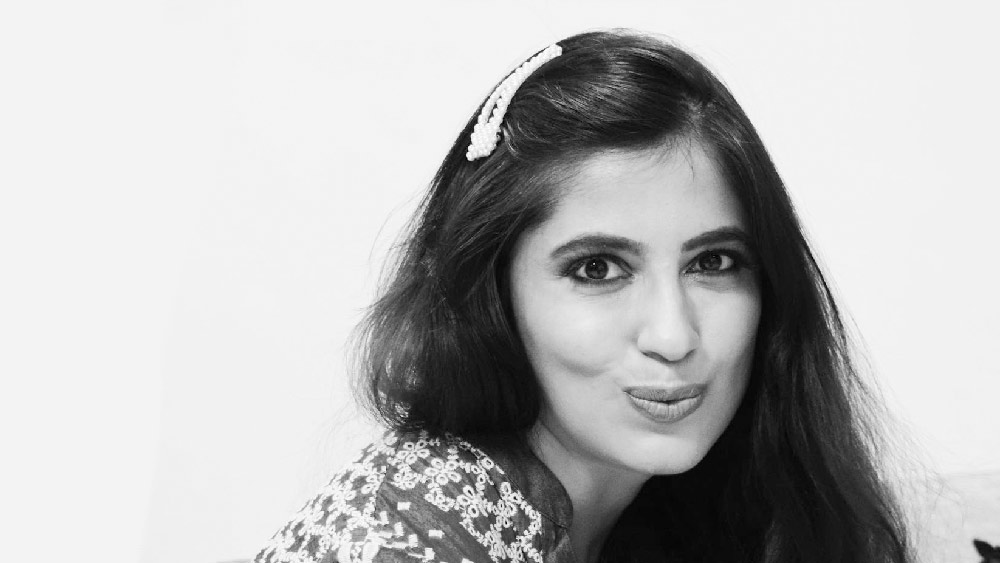 ১৮৫ জন যাত্রীকে নিরাপদে বিমানবন্দরে ফিরিয়ে নিয়ে এসেছেন তিনি। এই ঘটনার পর মনিকার অনুরাগীর সংখ্যা ক্রমশ বৃদ্ধি পেয়েছে। মহিলা পাইলট হিসাবে তিনি দেশবাসীর সামনে যে দৃষ্টান্ত তুলে ধরলেন, তা সত্যিই প্রশংসনীয়।