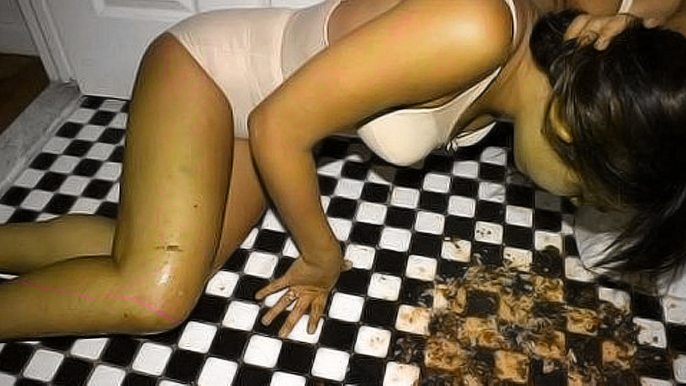 পাবের ভিতরে ‘কুৎসিত’ দৃশ্যও চোখে পড়ত বলে জানিয়েছেন অনেকে। অলি মেলভিন নামে এক গ্রাহক বলেন, ‘‘এটাই শহরের একমাত্র পাব যেখানে ভরদুপুরে পান করে লোকজনকে বমি করতে দেখেছি। এ সমস্ত ঘটনা আজও মনে পড়ে!’’