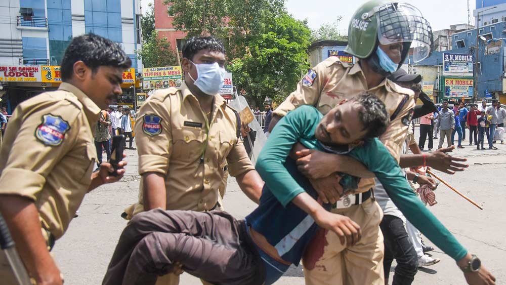 কেন্দ্রীয় শিক্ষা মন্ত্রকের সিদ্ধান্ত, ‘অগ্নিবীর’দের জন্য স্নাতকস্তরে তিন বছরের একটি বিশেষ কারিগরি শিক্ষামূলক কোর্স চালু করবে।