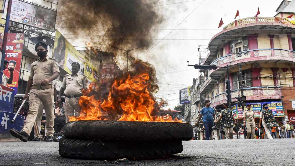 বিজেপিশাসিত সরকার ছাড়াও বেশ কয়েক জন শিল্পপতি এই প্রকল্পকে সমর্থন জানিয়েছেন। সোমবার আনন্দ মাহিন্দ্রার ঘোষণা, যোগ্য এবং প্রশিক্ষিত যুবক-যুবতীদের (অগ্নিবীরদের) মাহিন্দ্রা গোষ্ঠীতে স্বাগত। 