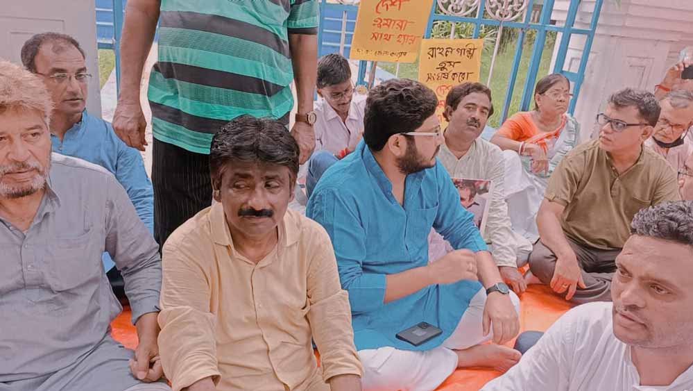 Congress continues protest against centre