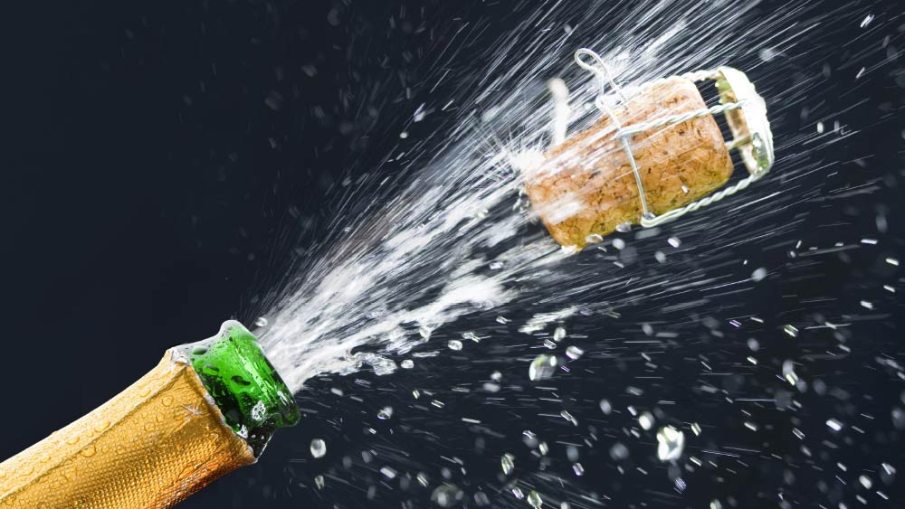 বীর্যপাত সংক্রান্ত একটি রেকর্ডের লিখিত নথি না থাকলেও বিষয়টি উল্লেখযোগ্য। হর্স্ট স্কাল্জ নামে আমেরিকার এক ব্যক্তি চূড়ান্ত মুহূর্তে শরীর থেকে ১৮ ফুট ৯ ইঞ্চি দূরে বীর্যপাত করেছিলেন বলে বহুল প্রচলিত একটি কাহিনি চালু রয়েছে নেটমাধ্যমে।