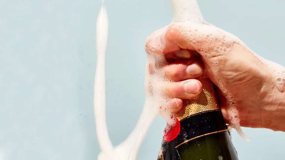 মুশকিল হল, এই হর্স্ট স্কাল্জ নামে যেমন এক ফুটবল খেলোয়াড় রয়েছেন, তেমনই এক জন আইনজীবী, স্থপতিও রয়েছেন। উক্ত আমেরিকান ব্যক্তিটির অস্তিত্ব আজও খুঁজে পাওয়া যায়নি কোথাও।