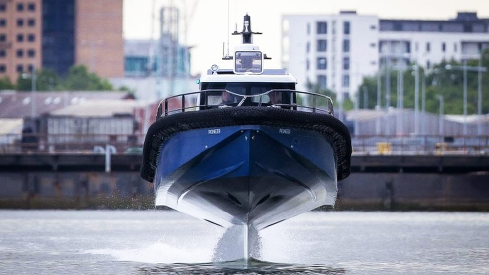 কার্যত নিঃশব্দে সমুদ্রের বুকে ভেসে চলা এই নৌকার পরিচালন খরচও অনেক কম। এর সাহায্যে খুব কম সময়ে গন্তব্যেও পৌঁছানো সম্ভব হবে।