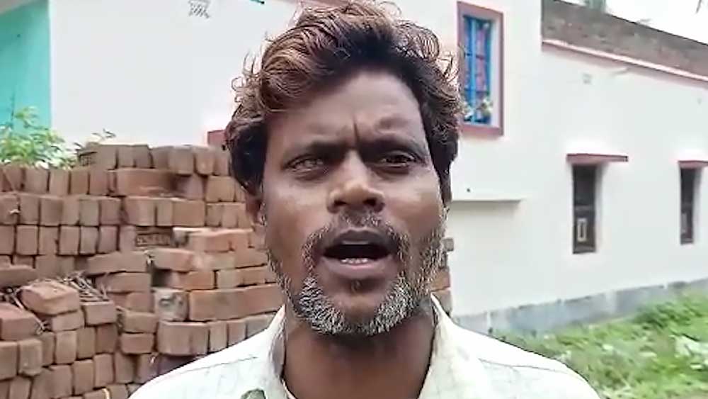 A man from Dubrajpur imitates voices of famous cartoon Motu Patlu dgtld