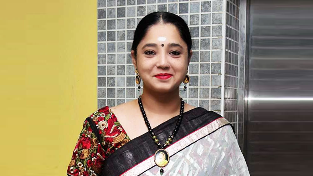 একেই বোধ হয় বলে বিধাতার লিখন! এক সময় একের পর এক সুপারহিট ছবির দৌলতে রুপোলি পর্দা মাত করেছেন যিনি, তাঁকেই কি না দরজায়-দরজায় গিয়ে সাবান বিক্রি করতে হল।