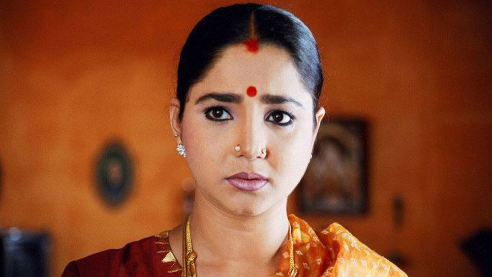 নাম ঐশ্বর্য। বাস্তব জীবনেও তাঁর বৈভব কম ছিল না! নামের সঙ্গে সঙ্গতি রেখে একের পর এক সফল ছবির অভিনেত্রী হওয়ায় তাঁর ঢের ‘ঐশ্বর্য’ ছিল। 