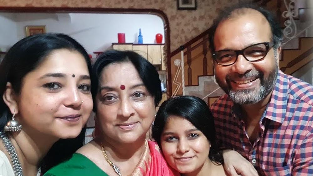 তেলুগু ছাড়াও তামিল, মালয়ালাম, কন্নড় ছবির জগতেও তাঁর জনপ্রিয়তা ছিল তুঙ্গে। 