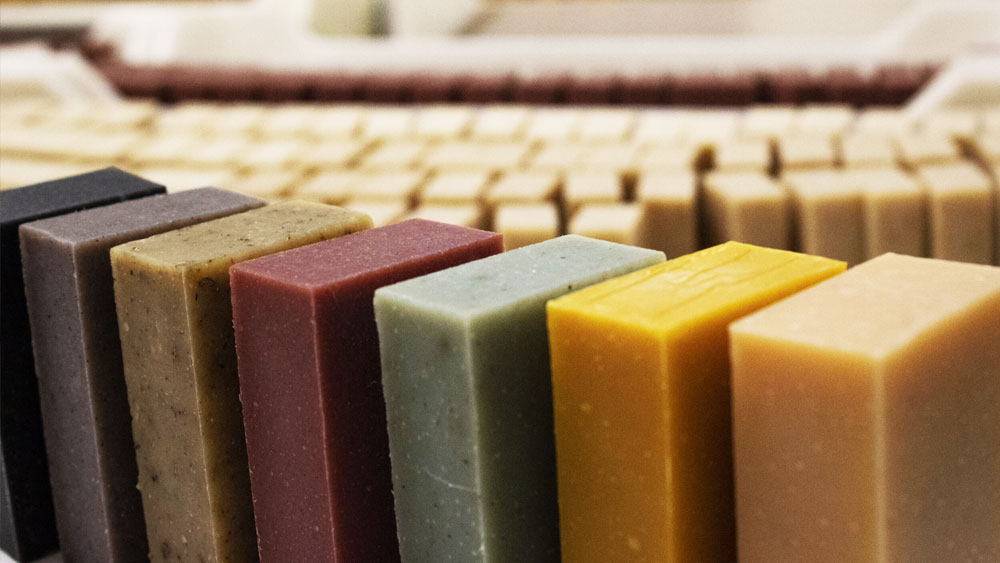 সংবাদমাধ্যমে তিনি জানিয়েছেন, কেরিয়ারের মধ্যগগনে থাকাকালীনই বিবাহবন্ধনে আবদ্ধ হন। 