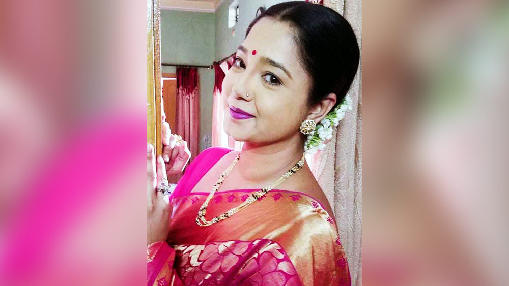 ১৯৯৪ সালে তনভির আহমদের সঙ্গে তাঁর বিয়ে হয়। ১৯৯৬ সালে বিবাহবিচ্ছেদ। সময় যায়। এক সময় তাঁর একমাত্র মেয়েরও বিয়ে হয়ে যায়।