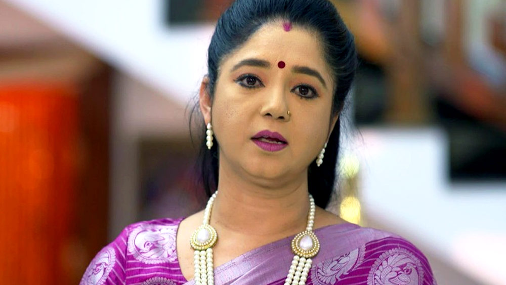 মেয়ের বিয়ের পর আর্থিক অসচ্ছলতা আরও থাবা বসায় তাঁর সংসারে। 