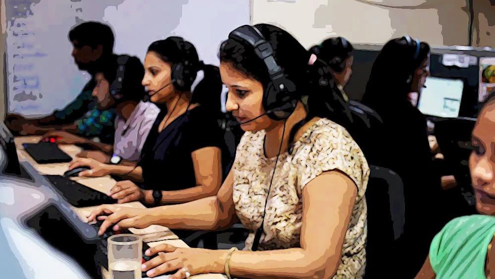 এই স্যাফরন বিপিও-তেই চাকরি করতে ঢোকেন রোজ নামের এক যুবতী। খুব শীঘ্রই নিজেকে এক জন দক্ষ কর্মী হিসেবে প্রমাণ করেন তিনি। রোজের মতো কর্মচারীদের কাজ ছিল টেলিফোনে বিভিন্ন সংস্থার ভোক্তাদের সমস্যার কথা শোনা এবং তা সমাধানের চেষ্টা করা।