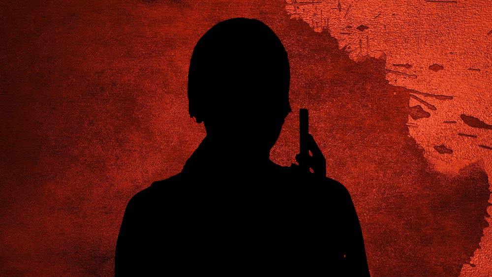 রোজের টিম লিডার লক্ষ করেন, রোজ এই বিশেষ ফোনটিতে প্রায় এক ঘণ্টা ধরে কথা বলছেন। রোজের কোনও সাহায্য লাগবে কি না, তা দেখতে গেলে টিম লিডার দেখেন, ফোনের অপর প্রান্তে কোনও ব্যক্তি নেই।