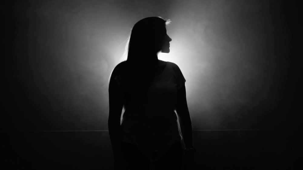 তার পর এক দিন হঠাৎ করে অফিসে আসা বন্ধ করে দেন রোজ। বেমালুম উধাও হয়ে যান। সংস্থার তরফ থেকে রোজ যে বাড়িতে থাকতেন বলে জানিয়েছিলেন, সেখানে যোগাযোগ করা হলে বাড়ির মালিক জানান, সেখানে রোজ বলে কেউ কোনও দিন থাকতেন না। এমনকি প্রতিবেশীরাও একই কথা জানান রোজের সহকর্মীদের।