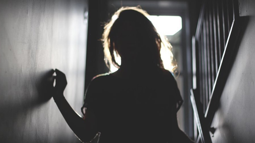 রোজের সহকর্মীরা সংস্থার নিয়োগকর্তাদের সঙ্গে দেখা করে কাগজপত্র ঘেঁটে তাঁর বাড়ির ঠিকানা জোগাড় করেন। রোজের বাড়ি গিয়ে আরও বড় ধাক্কা খান তাঁরা।