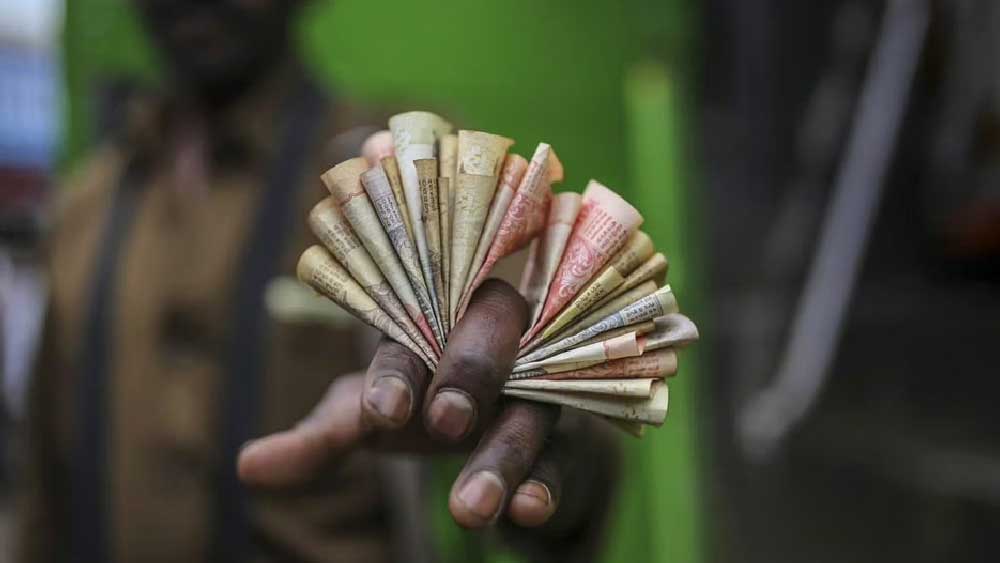 দামের সবচেয়ে কম প্রভাব পড়েছে ২০ টাকার নোট ছাপাতে। ২০২০-’২১ অর্থবর্ষে এক হাজার ২০ টাকার নোট ছাপতে খরচ হয়েছিল ৯৪০ টাকা। সেখানে চলতি অর্থবর্ষে এক হাজার ২০ টাকার নোট ছাপতে খরচ হয়েছে ৯৫০ টাকা।