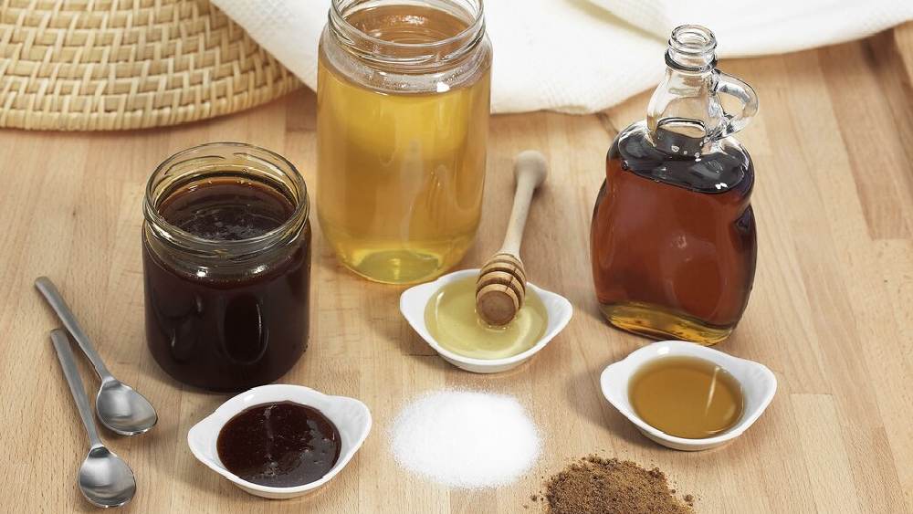 মধুর মতোই নানা পদে ব্যবহার করতে পারবেন মেপল সিরাপ।