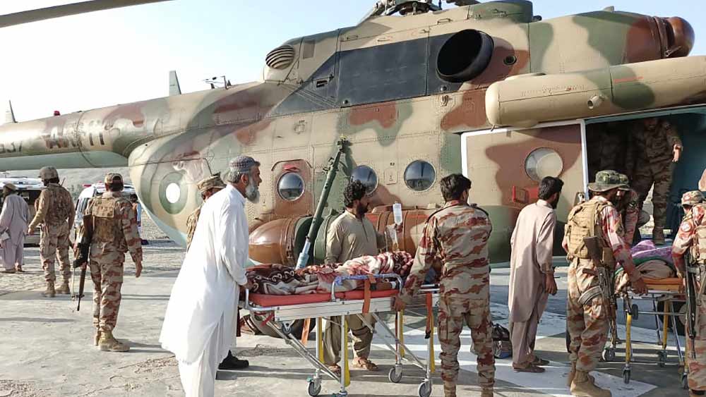 আয়তনে গায়ানের দ্বিগুণ বারমাল। কয়েকটি শহর, শহরতলিও রয়েছে। আছে প্রশাসনিক দফতর কার্যালয়, অফিস-কাছারি। যদিও গোটা জেলায় কোনও স্কুল নেই। নেই হাসপাতালও। আফগানিস্তানে স্থানীয় চ্যানেলের ভিডিয়োয় দেখা যাচ্ছে বারমল থেকে হেলিকপ্টারে করে আহতদের উড়িয়ে নিয়ে যাওয়া হচ্ছে অন্য প্রদেশে চিকিৎসার জন্য। কোথাও ধ্বংসস্তূপের মধ্যেই প্লাস্টিকের চেয়ারে বসিয়ে চলছে প্রাথমিক চিকিৎসার কাজ। 