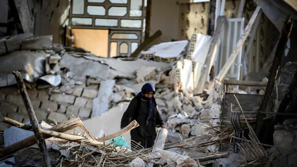 মঙ্গলবারের ভূমিকম্পে আফগানিস্তানে মৃতের সংখ্যা হাজার ছাড়িয়েছে। জখম কম করে দেড় হাজার। সবচেয়ে বেশি ক্ষতিগ্রস্ত হয়েছে পাকটিকা প্রদেশের দু’টি জেলাই। ভূমিকম্প আর ক্ষয়ক্ষতি প্রসঙ্গে তালিবান শাসিত আফগানিস্তানের নেতা হাইবাতুল্লা আখুন্দজাদা বুধবার জানান, অজস্র বাড়ি ভেঙে গিয়েছে। সরকারি সম্পত্তি নষ্ট হয়েছে, মৃতের সংখ্যাও বাড়তে পারে।