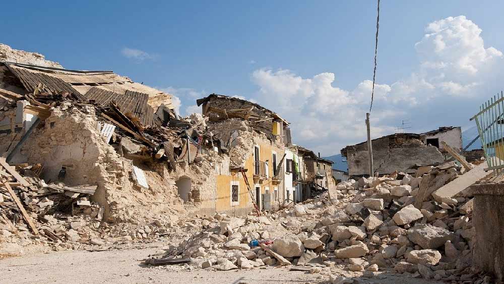 সম্প্রতি বিশ্বব্যাঙ্ক জানিয়েছিল, আফগানিস্তানের মোট জনসংখ্যার এক তৃতীয়াংশ ন্যূনতম খাবারটুকুও পান না। এই পরিস্থিতিতে এত বড় বিপর্যয় কি সামলাতে পারবে আফগানিস্তান? কাবুলে বসে দেশের  প্রধানমন্ত্রী মহম্মদ হাসান আখুন্দ অবশ্য জানিয়েছেন, প্রয়োজনীয় সরবরাহ পাঠানো হচ্ছে বিপর্যস্ত এলাকাগুলিতে। তবে পাশাপাশি অন্য দেশগুলিকেও এগিয়ে আসতে বলেছে তালিবান নেতা। সাহায্য করতে বলেছে বিপদে পড়া দেশকে। 