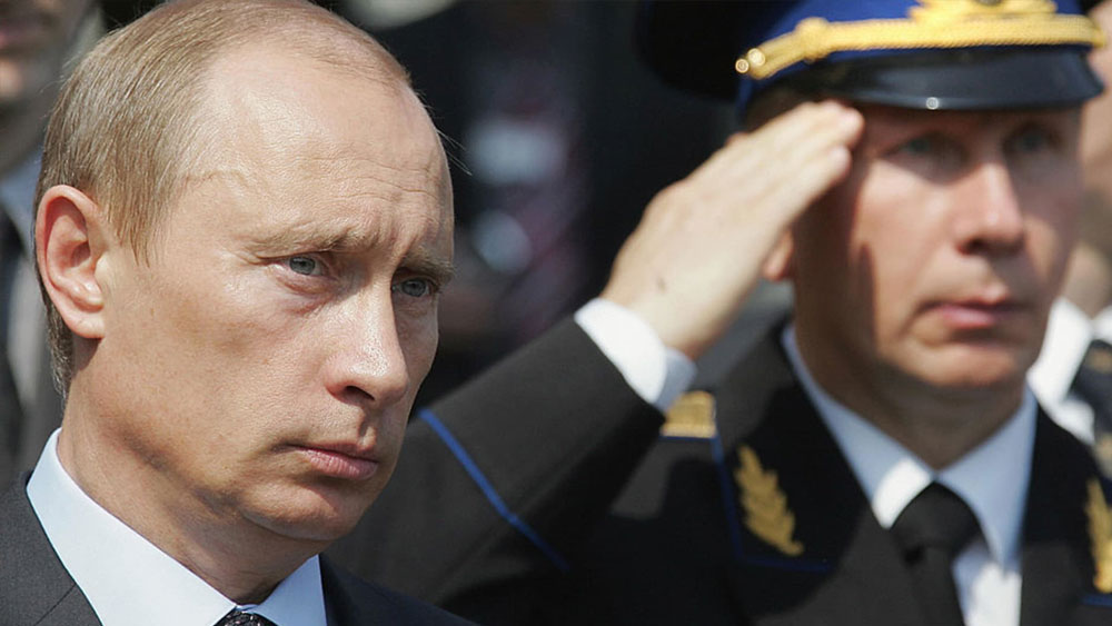 সংবাদমাধ্যমের দাবি, সাধারণত এই ব্রিফকেসটি সর্ব ক্ষণ রাষ্ট্রপ্রধানের কাছেপিঠেই থাকে। কখনও খোদ রাষ্ট্রপ্রধানকেই তা বহন করতে দেখা গিয়েছে। আবার তাঁর হয়ে এটি সর্ব ক্ষণ বহনের দায়িত্বে রয়েছেন ব্রিফকেস-বাহক। এবং ওই ব্রিফকেসটি নিয়ে রাষ্ট্রপ্রধানের কাছেপিঠে থাকাই কাজ তাঁর।