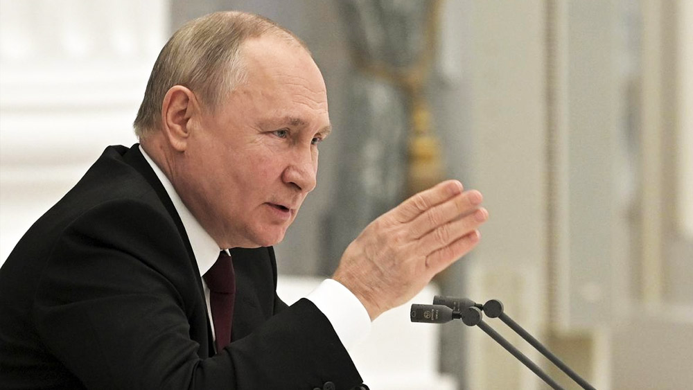 রাশিয়া পরমাণু অস্ত্রশস্ত্র ব্যবহার করবে কি না, তা নিয়ে সিদ্ধান্ত নেওয়ার প্রয়োজন হলে কাজবেক কমিউনিকেশন সিস্টেম নামে একটি সাঙ্কেতিক যোগাযোগ ব্যবস্থাও নাকি চালু করা যায় এই ব্রিফকেসের মাধ্যমে। সরকারের শীর্ষনেতা বা সামরিক আধিকারিকদের মধ্যে এ বিষয়ে কথাবার্তার জন্য ওই যোগাযোগ ব্যবস্থার সাহায্য নেওয়া যেতে পারে বলেও দাবি।