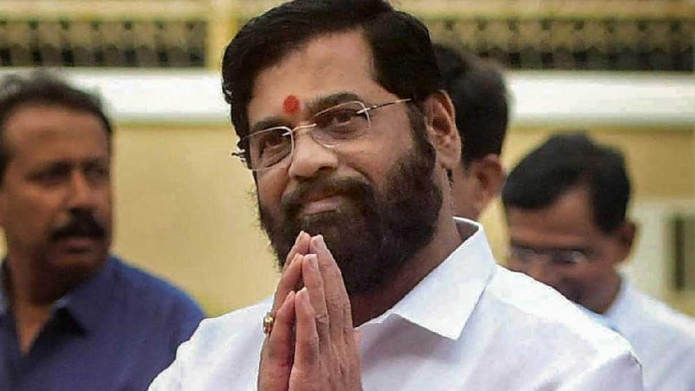 তবে শিবসেনার ইতিহাসে শিন্ডের বিদ্রোহই ‘সবচেয়ে ক্ষতিকর’ হতে চলেছে বলে রাজনৈতিক পর্যবেক্ষকদের একাংশ মনে করছেন। অতীতে কখনও কোনও বিদ্রোহী নেতার পিছনে এত জন বিধায়কের সমর্থন দেখা যায়নি।