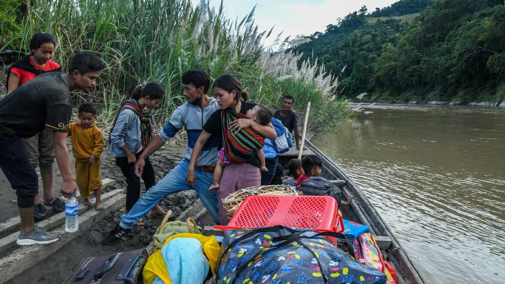 ২০২১ সালের ফেব্রুয়ারি মাসে মায়ানমারে সামরিক অভ্যুত্থানের সময় সীমান্তবর্তী বেশ কিছু এলাকায় থাকা বহু স্কুল বন্ধ হয়ে যায়। সীমান্ত এলাকায় থাকা মায়ানমারের খাওমাউই এ রকমই একটি এলাকা। এই এলাকা থেকে মিজোরামের চম্পাই জেলার জোখাওথার শহরের দূরত্ব খুবই কম।